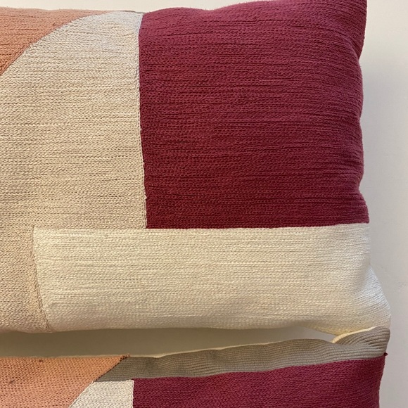 Pillows - Picture 4 of 8